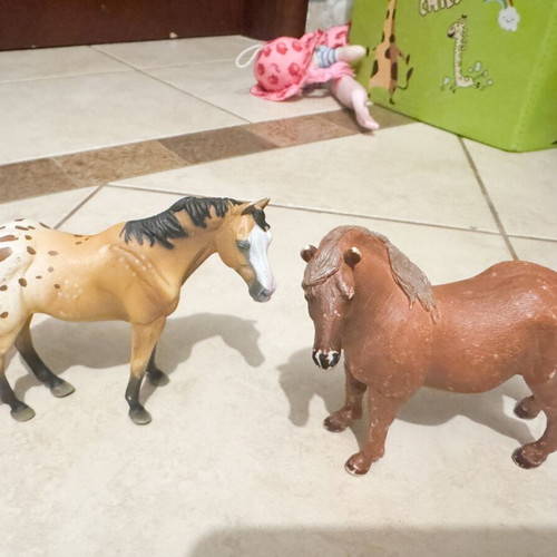 Horse figures like new, set of 2, collectA