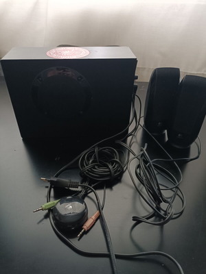Logitech S220 speakers used, good condition