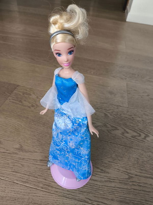 Barbie Cinderella doll like new
