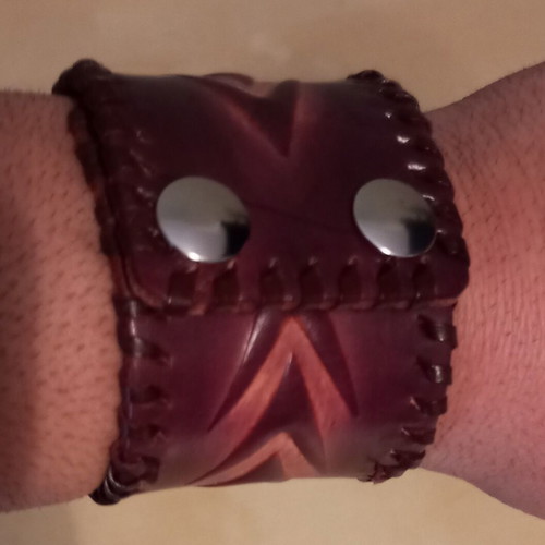 Leather unisex bracelet with turquoise stone like new, brown