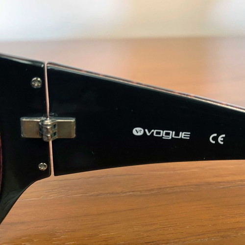 Authentic women's sunglasses Vogue with their case
