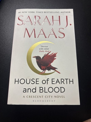 House of Earth and Blood Sarah J. Maas like new