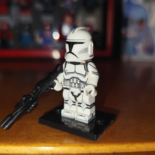 Clone Trooper Phase 1 figure like new with base and blaster