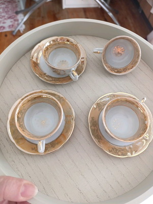 Coffee cups used, set of 4 cups with 3 saucers very old