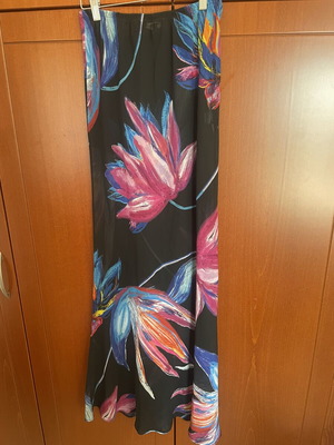 Trilogy skirt like new, size L 40 12