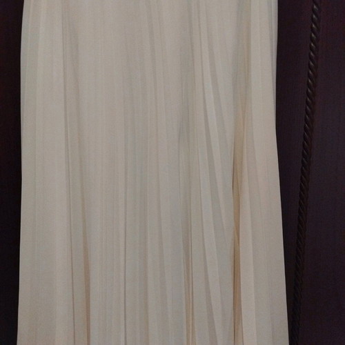 Pleated skirt ecru like new with elastic waist, length 91 cm