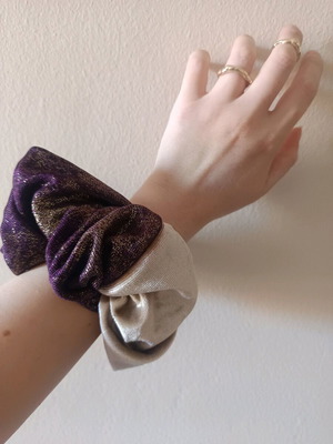 Scrunchie μεγάλο καινούργιο με βελούδο και χρυσοκλωστή