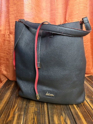 KEM bucket bag like new, black and red