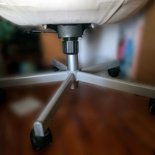 White office chair with adjustable height and swivel base