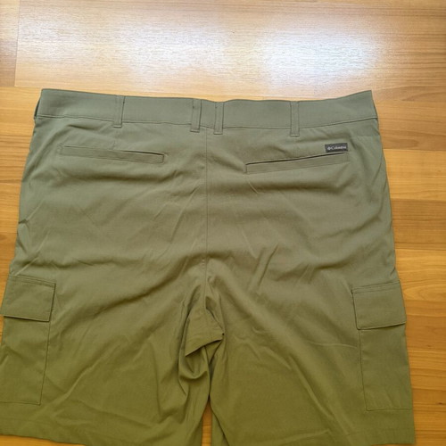 Columbia shorts new, brown color