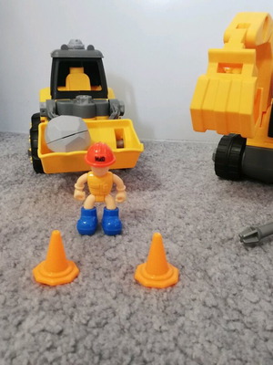 Toys package bulldozer and crane like new