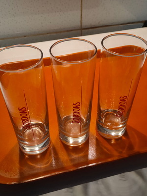 Gordon's three collectible souvenir glasses like new
