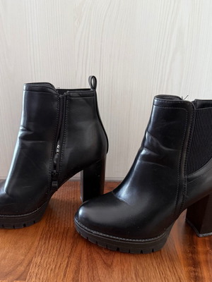 Black ankle boots size 37 like new with thick heel