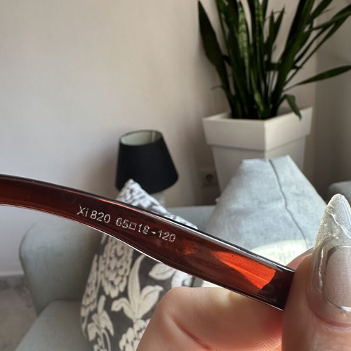 Big sunglasses, red
