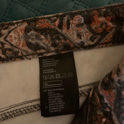 Women's pants new with paisley pattern