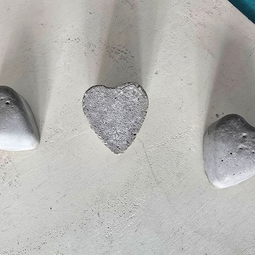 Set of 3 handmade concrete hearts