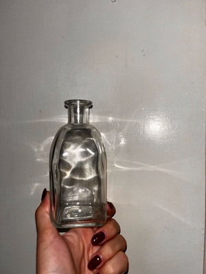 Βαζάκι τετράγωνο σαν καινούργιο, ιδανικό για μικρά λουλούδια