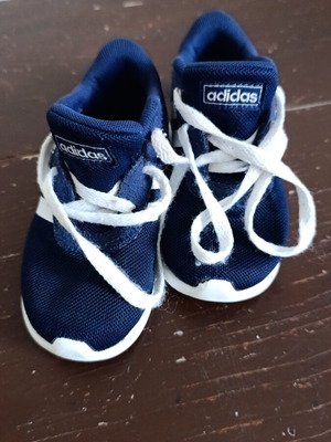 Adidas kids shoes size 24 like new for boys