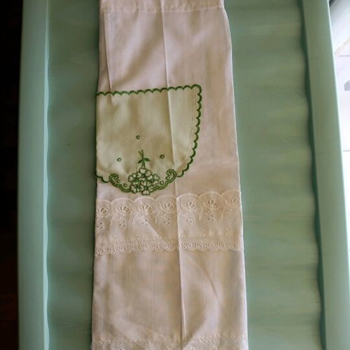 Kitchen apron with green vintage pocket, new, white with lace