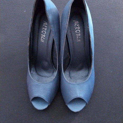 Vintage leather peep toe blue pumps used, size 38