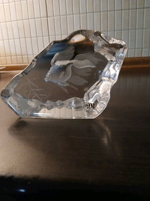 Mats Jonasson crystal sculpture like new, Sweden full lead fish
