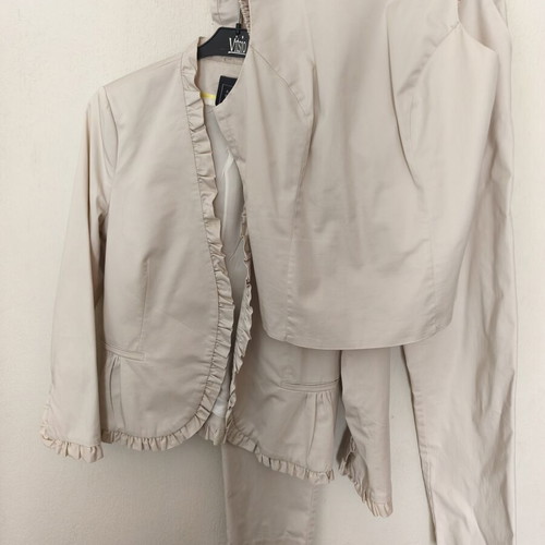 Access set like new beige with light pink tone