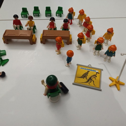 Playmobil vintage 1985 3522 school classroom with children and teacher used, many pieces