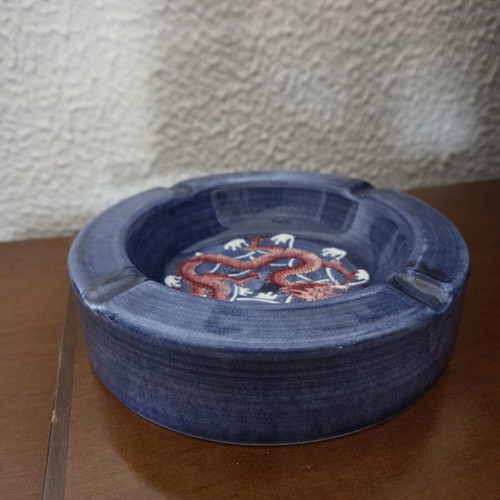 Chinese ashtray like new with maker's mark