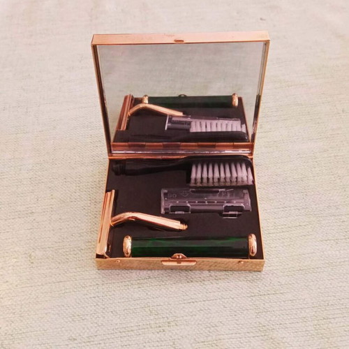 Vintage Art Deco travel shaving set like new with safety razor
