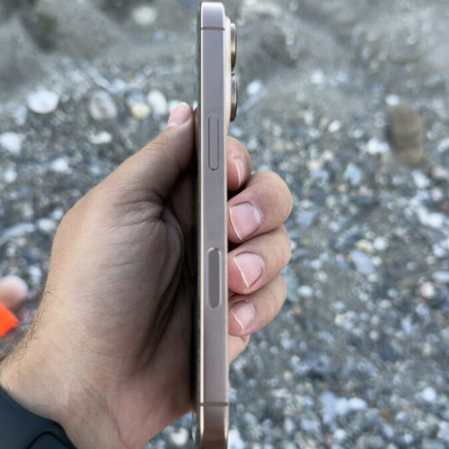 iPhone 16 Pro dessert titanium like new, 128GB, 20+ MP camera