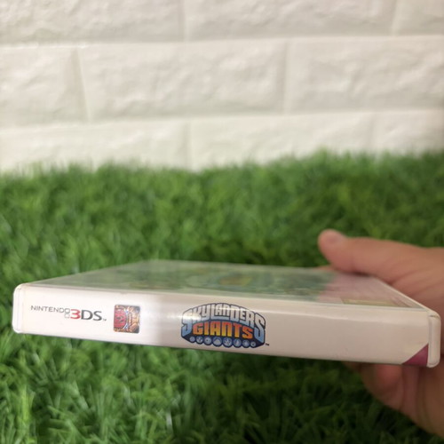 Skylanders Giants Nintendo 3DS game used, complete