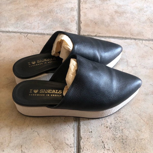 Leather mule size 39 black like new with beige linen