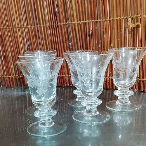 Set of 4 stemmed liqueur glasses with engraved decoration new