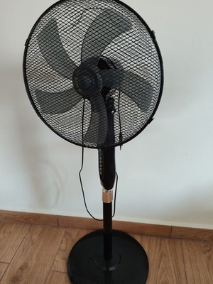 Floor Fan with Remote Control 40 cm 40 watt like new