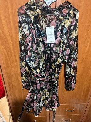 Φόρεμα φλοράλ Zara καινούργιο large με ζώνη, στενή γραμμή