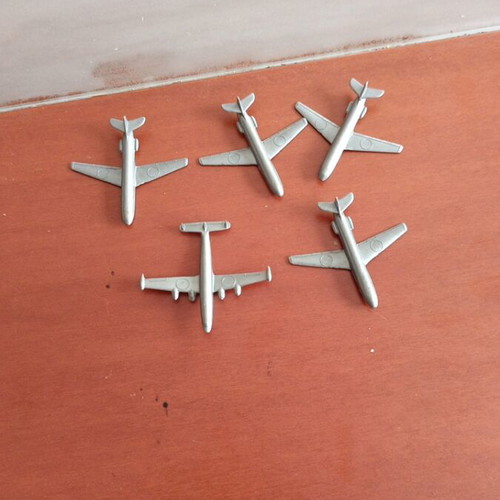 Vintage plastic toy airplanes like new, set of 5, 6 cm