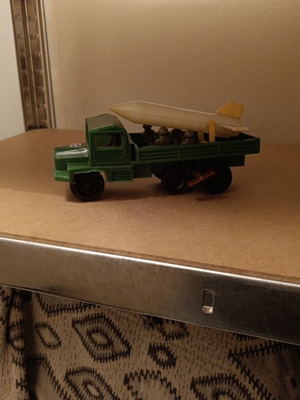 Military Ballistic Missile Transport Toy Vehicle like new, wind-up