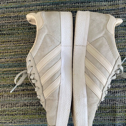 Gazelle Adidas athletic shoes used, size 40 2/3, baby blue suede