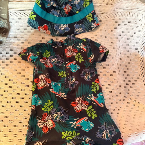 Swimsuit set with hat like new for 12-24 months