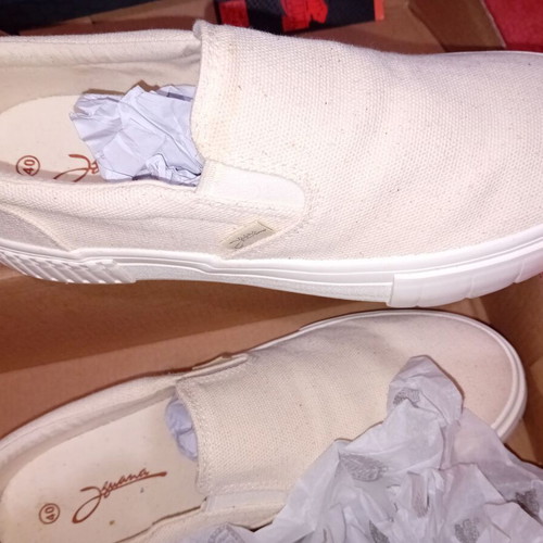 Iguana women's slip on athletic shoes new, size 40, beige