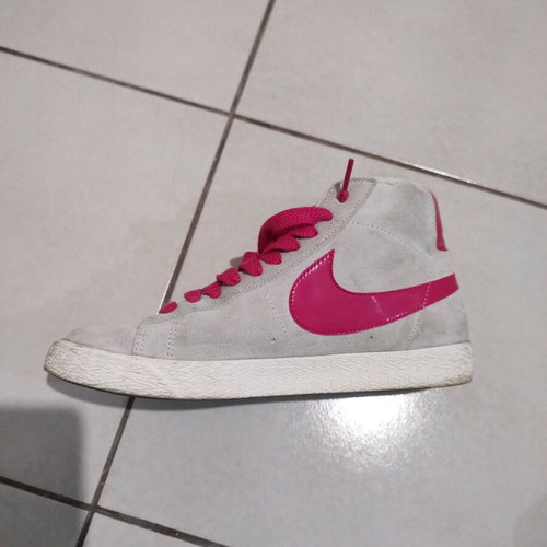 Nike Blazer Mid suede used, grey with pink details
