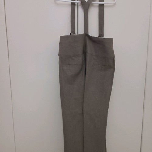 High-waisted pants with suspenders new, with tag
