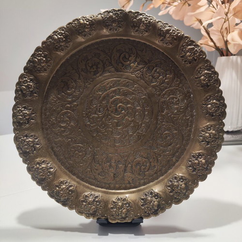 Handcrafted hammered bronze tray like new, 32 cm
