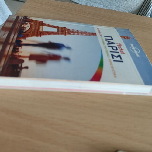Paris Pocket Guide Lonely Planet like new