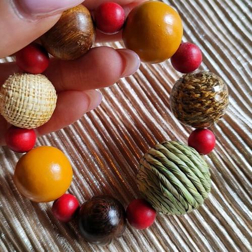 Colorful bracelet with wooden beads like new