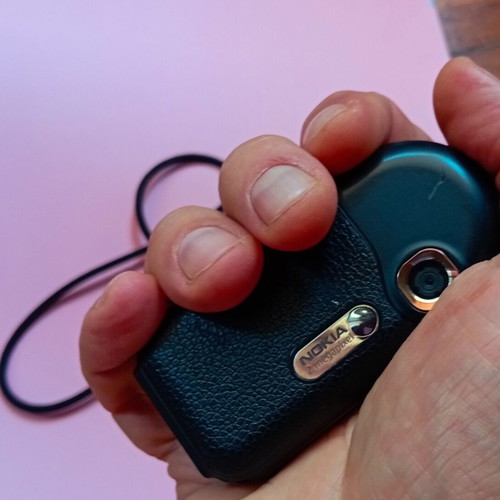 Nokia 7373 flip phone L'Amour Collection with original headphones