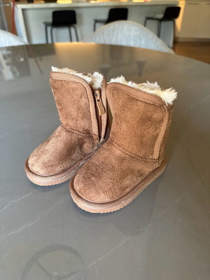 Zara winter boots with fur, size 21, like new