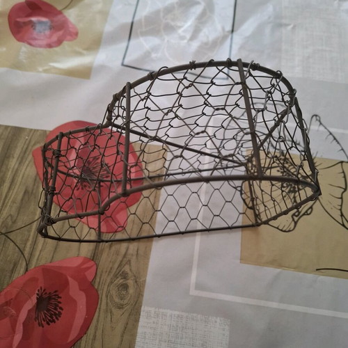 Decorative cosmetic storage basket used, wire