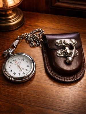 National Army pocket watch like new with leather case and luminous hands