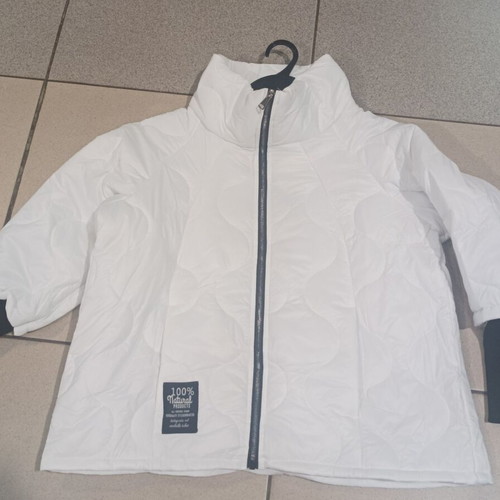 Short white jacket with knitted cuffs